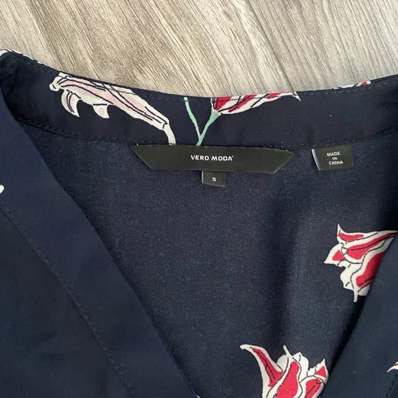 Blouse - Picture 2 of 2